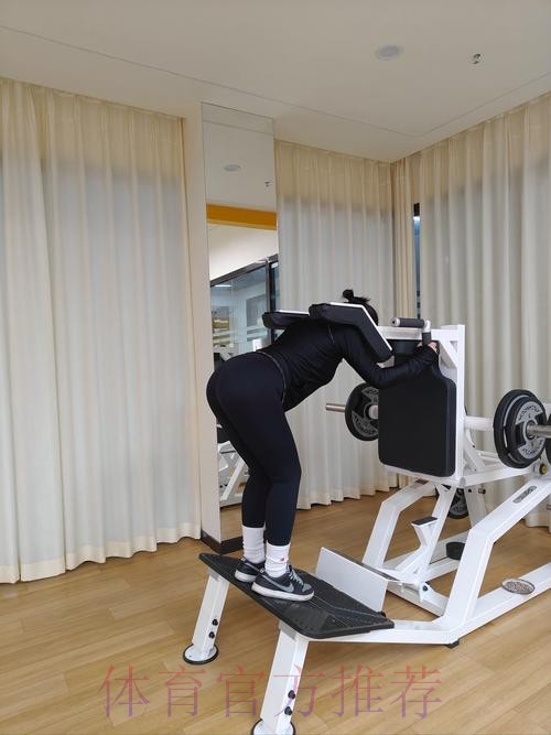 健康早间操：郑少忠带来小负重单腿臀部训练